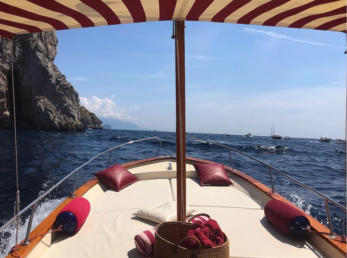 Tour of the island of Capri by Gozzo with skipper – 2 hours